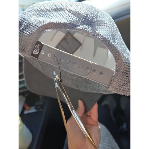 THE NORTH FACE Unisex Mudder Snapback Gray Patch Logo Trucker Hat NWT MSRP 32$ - Picture 7 of 7